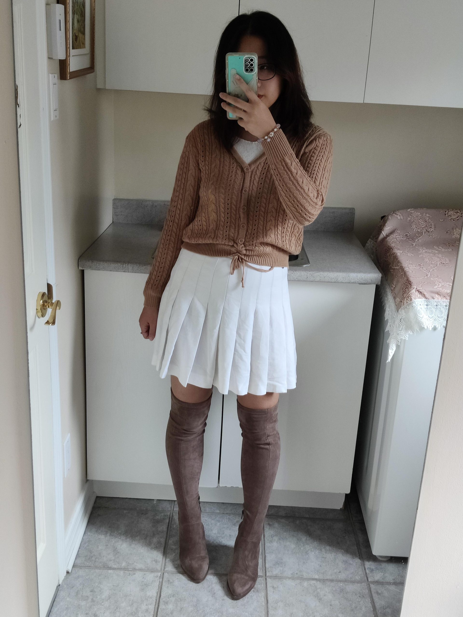 Skirts with boots for Every Season插图4