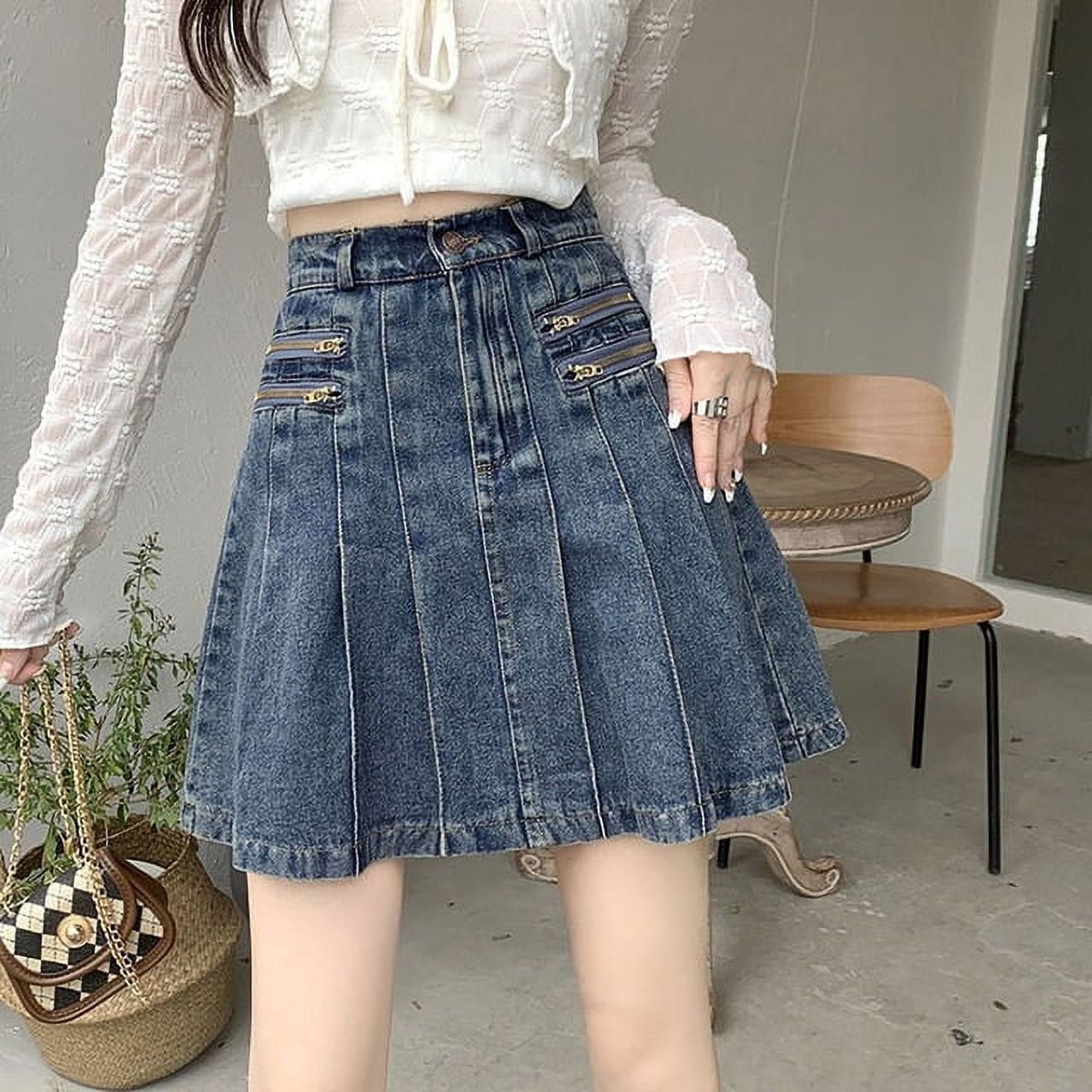 Sexy women in skirts: Elegant Allure缩略图